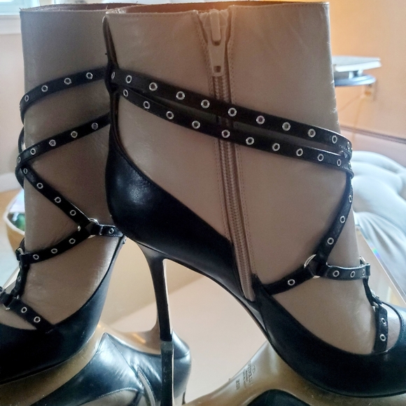 💯 Valentino Woven Cross Strap Booties 🔥 - Picture 8 of 16